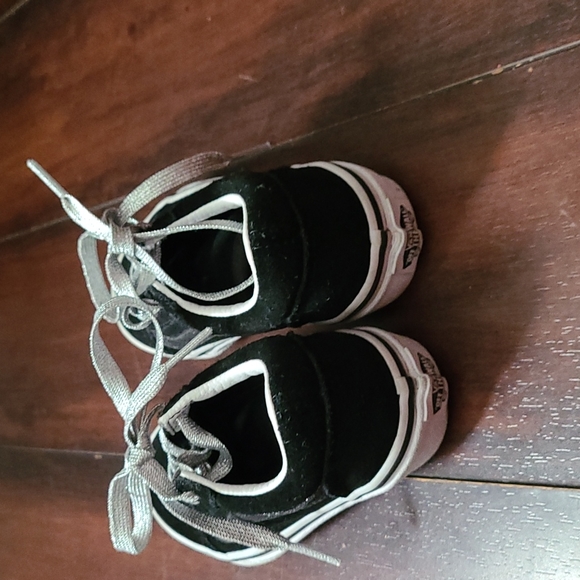 Vans - Picture 2 of 4